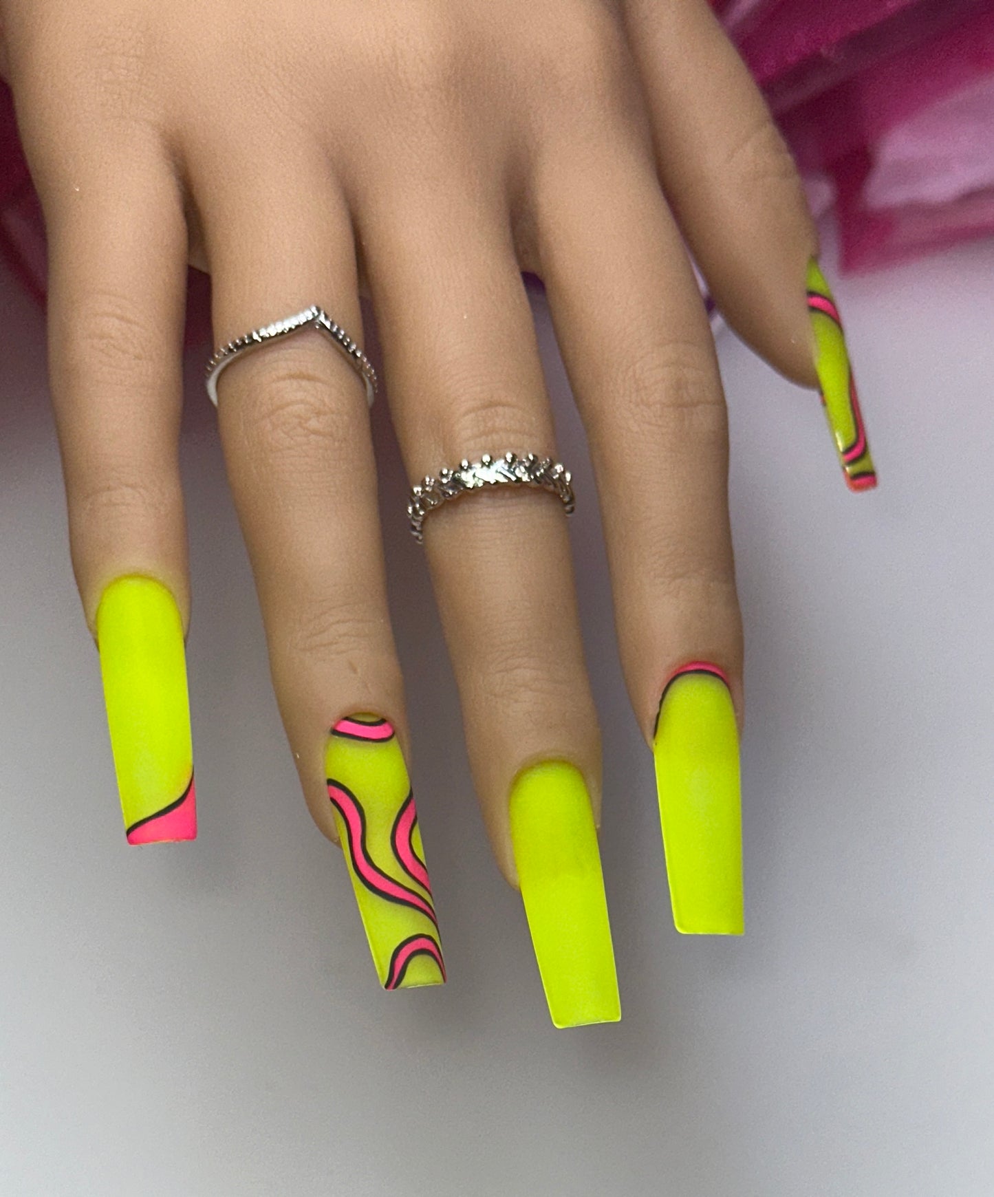 Neon Swirl Vibes – Press-On Nails