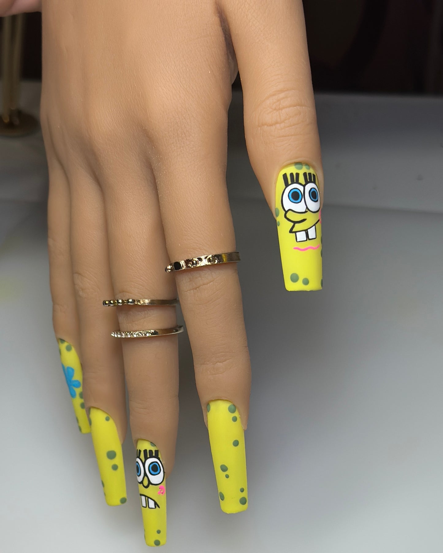 SpongeVibes Press-On Nails – Bold Yellow Spongebob-Inspired Design