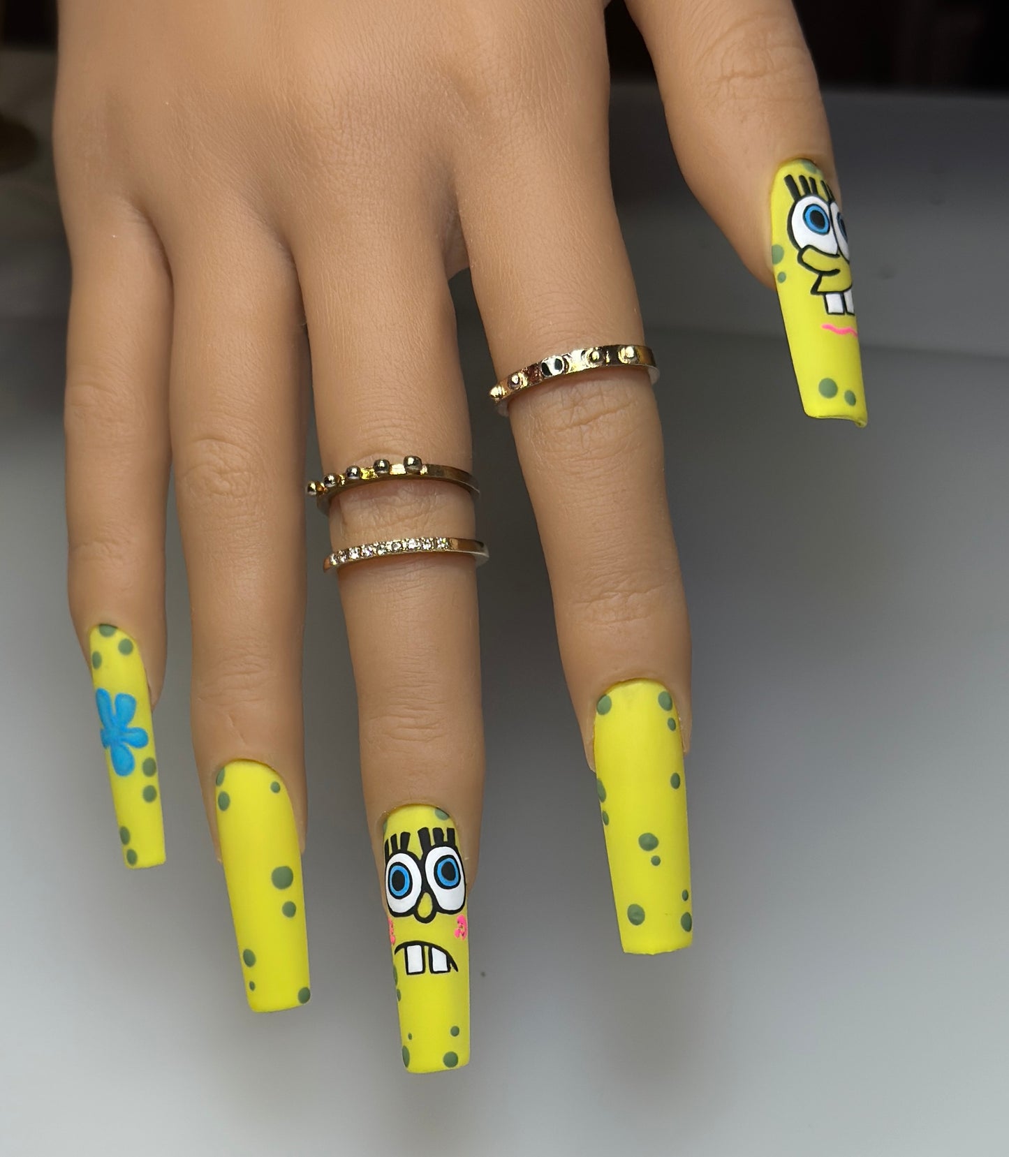 SpongeVibes Press-On Nails – Bold Yellow Spongebob-Inspired Design