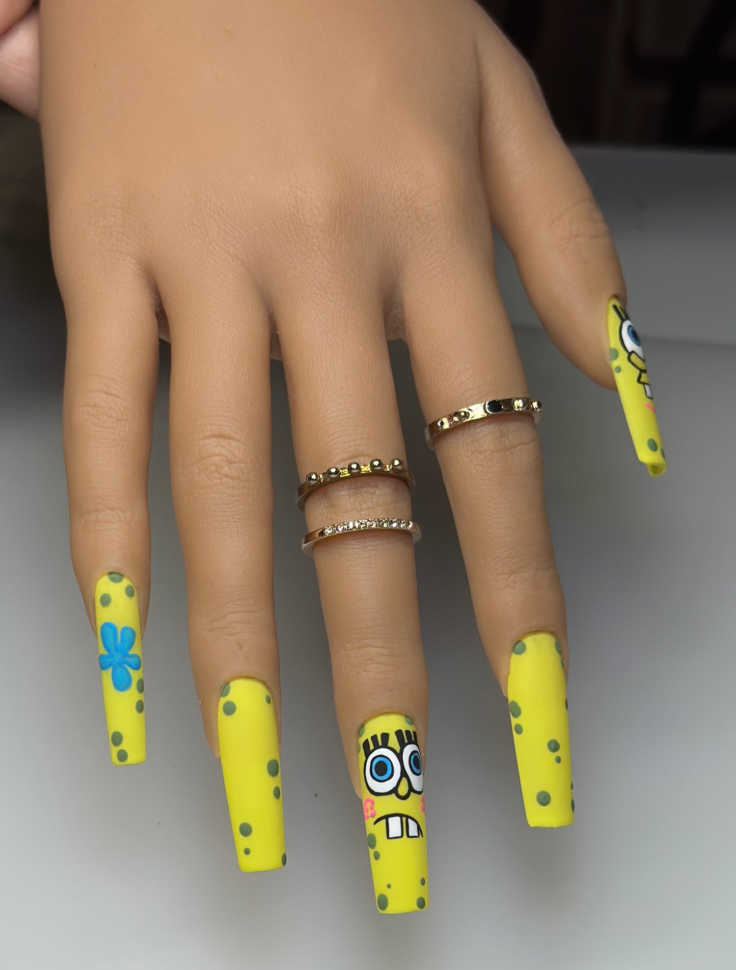 SpongeVibes Press-On Nails – Bold Yellow Spongebob-Inspired Design