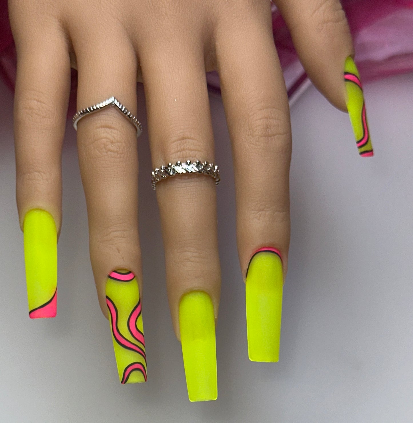 Neon Swirl Vibes – Press-On Nails