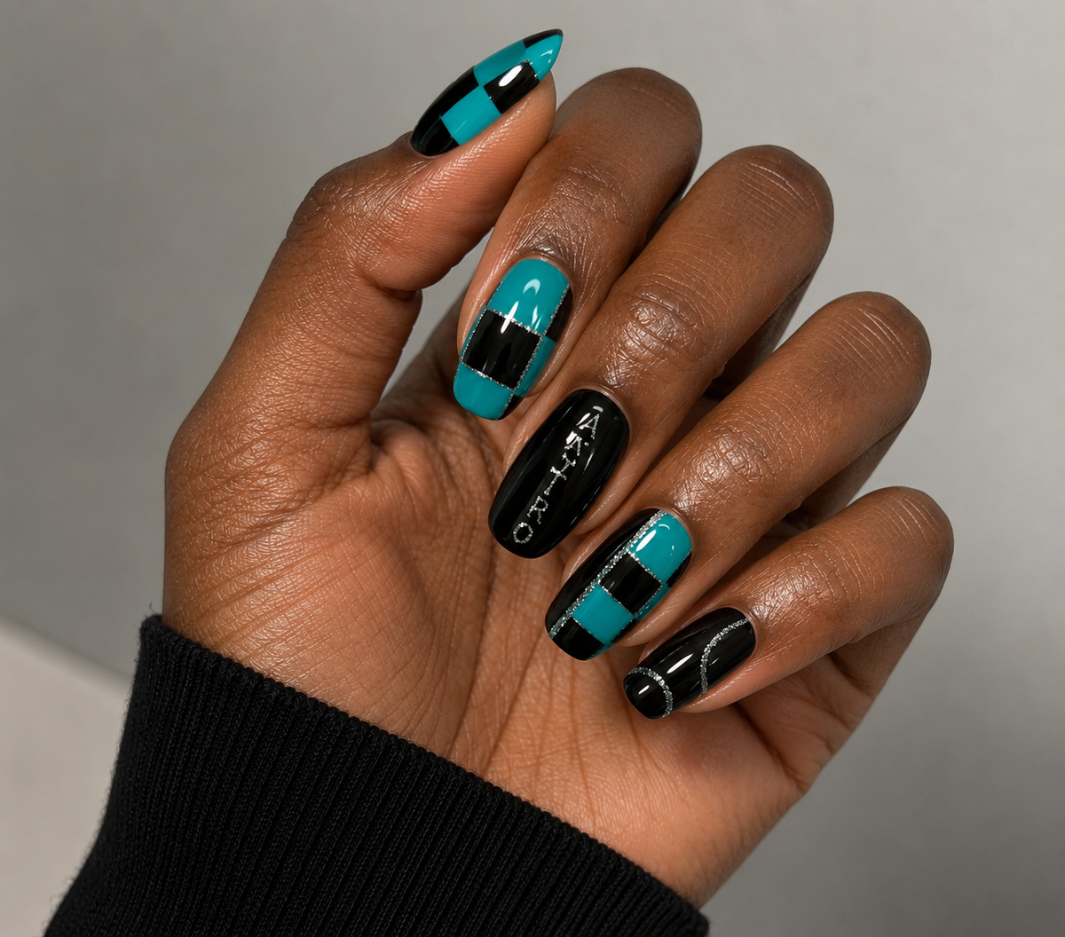 Teal Tension – Graphic Black & Teal Press-On Nails | Austin, TX (14pc Set)