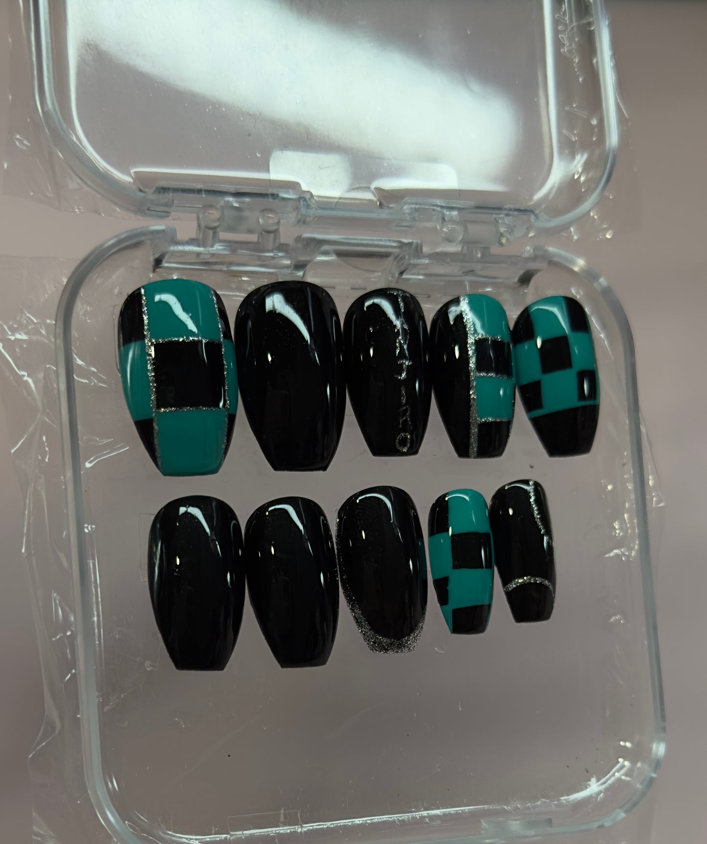 Teal Tension – Graphic Black & Teal Press-On Nails | Austin, TX (14pc Set)