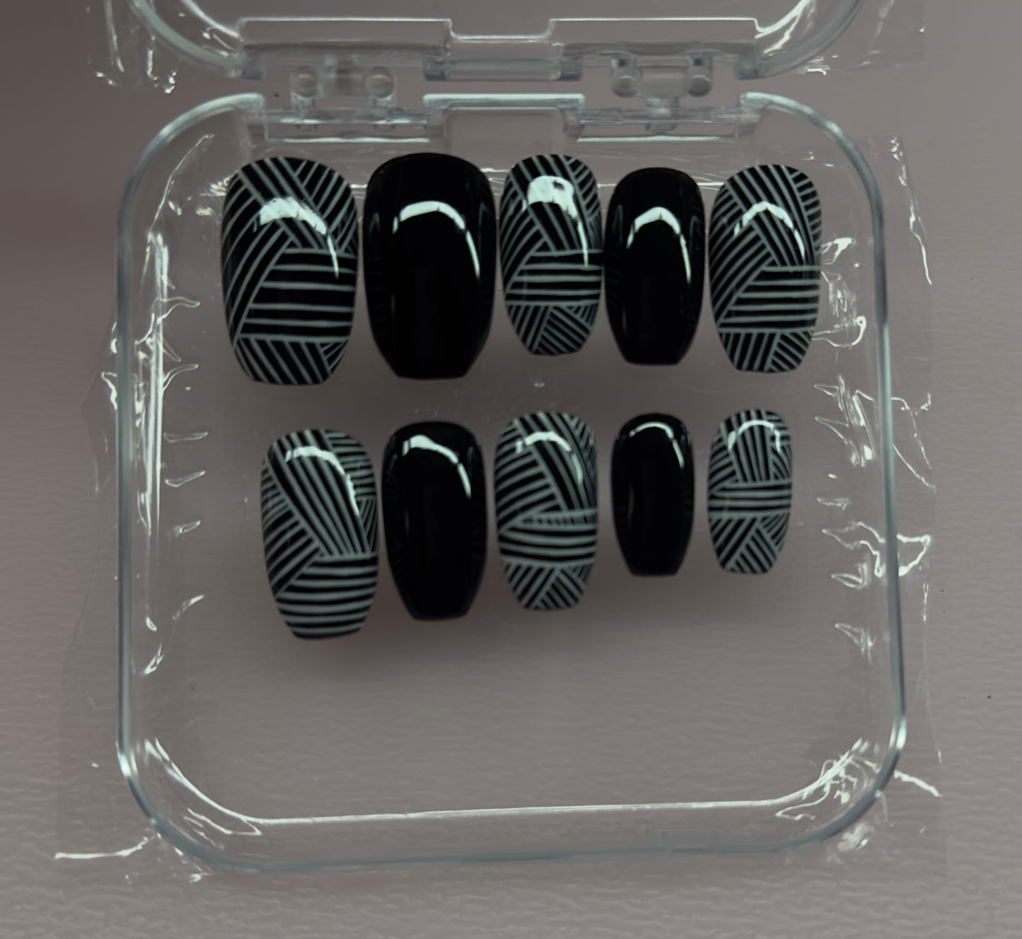 Monochrome Motion – Black & White Line Art Press-On Nails | Austin, TX - Medium Size (14pc Set)