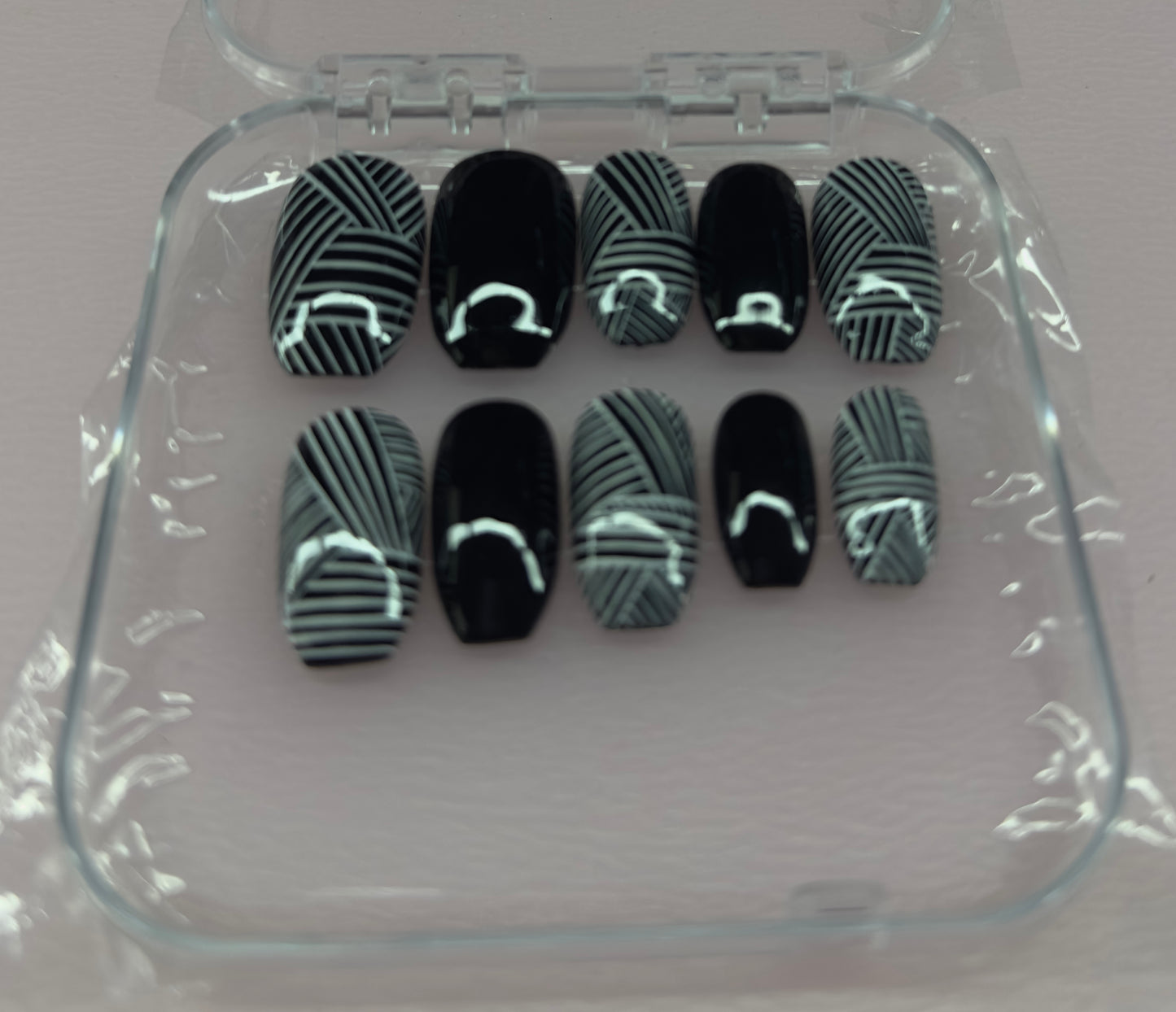 Monochrome Motion – Black & White Line Art Press-On Nails | Austin, TX - Medium Size (14pc Set)
