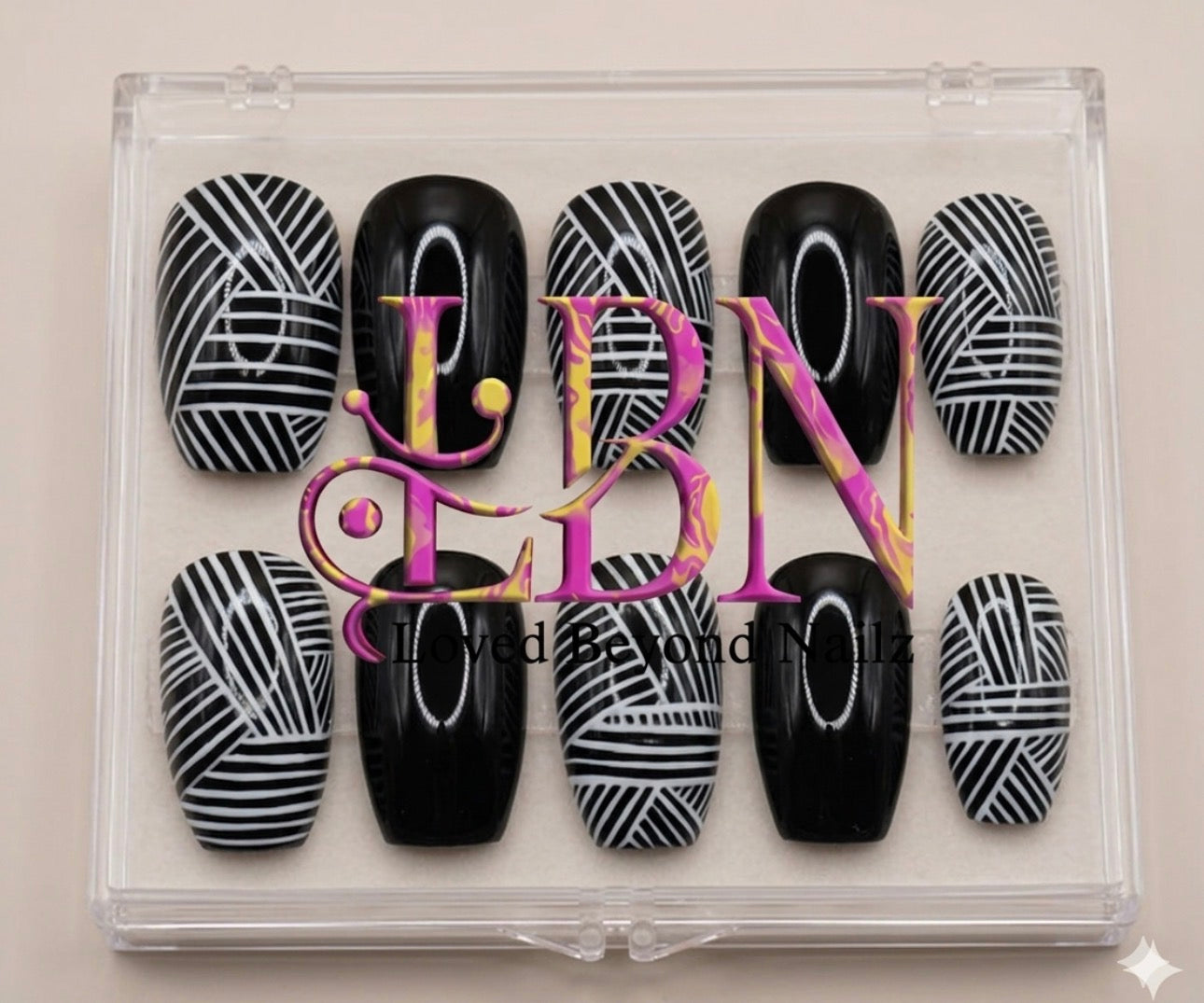 Monochrome Motion – Black & White Line Art Press-On Nails | Austin, TX - Medium Size (14pc Set)